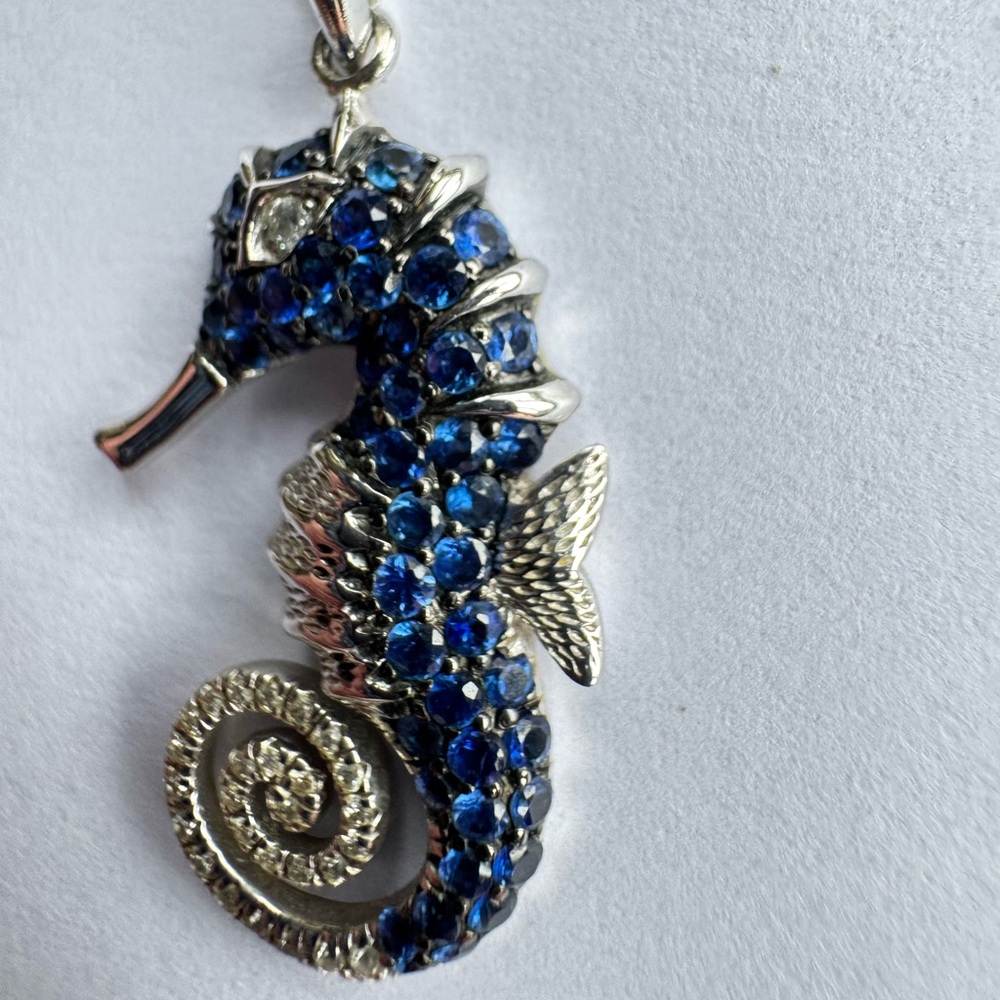 Na Hoku Sapphire and white gold Seahorse Necklace - Picture 3 of 5